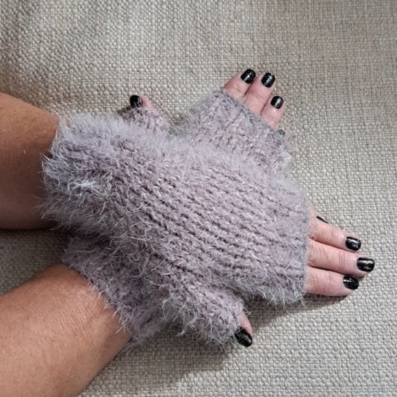 Hand Crafted Knit Furry Hand Warmers Mitts Fingerless Gloves - Picture 1 of 8